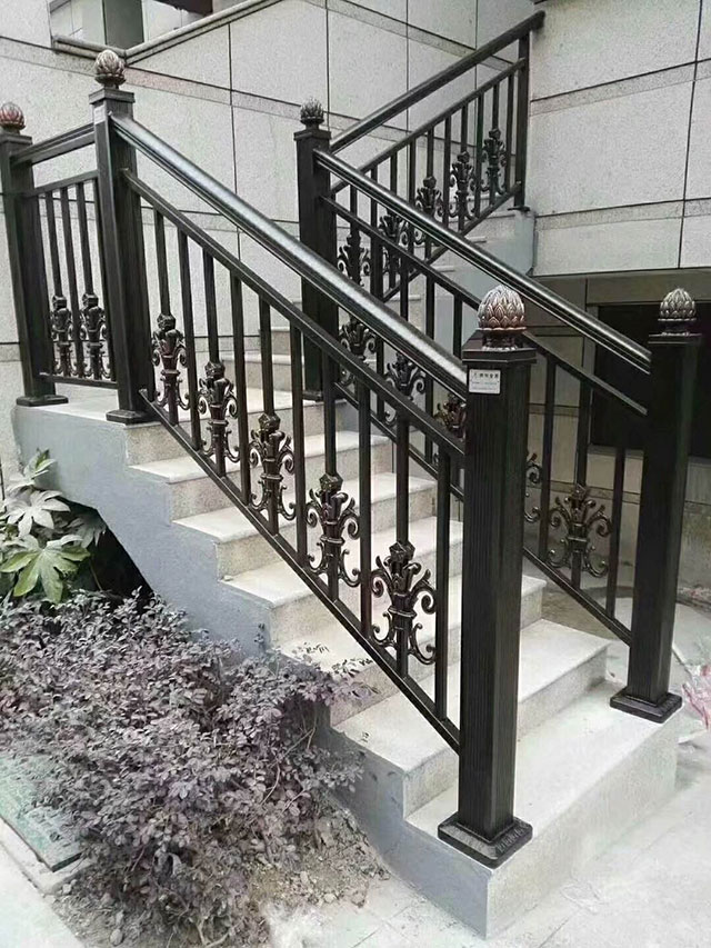 շ