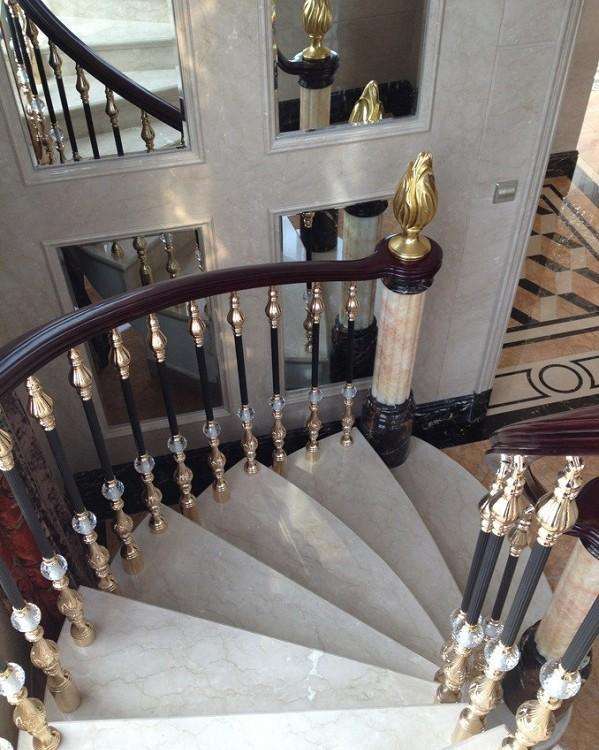 շ