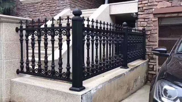 Ͻ